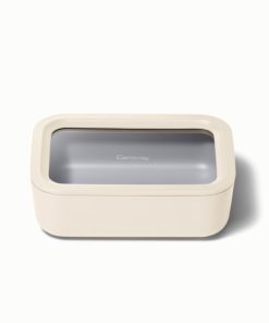Medium Storage ContainerCeramic-coated 6.6 cup glass Container built for clean storing.